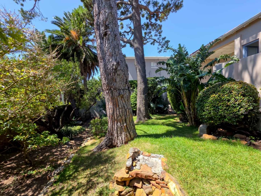 2 Bedroom Property for Sale in Vredehoek Western Cape